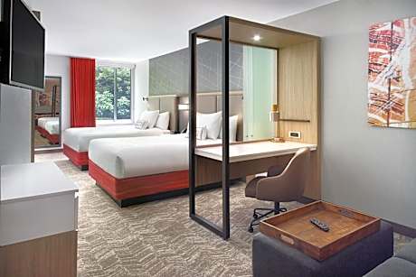 Suite, 2 Queen, Trundle Beds