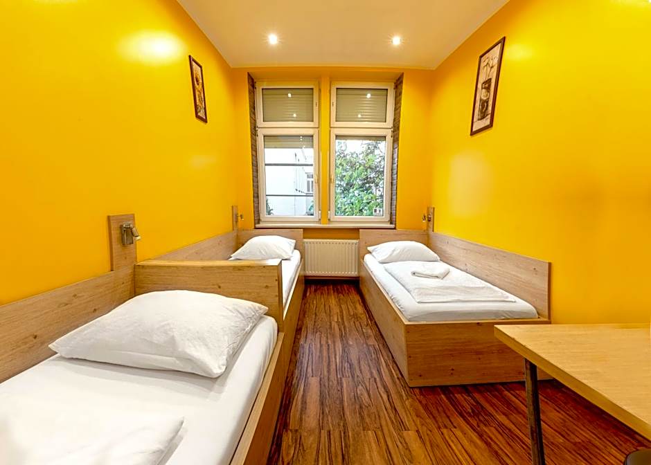Do Step Inn Home - Hotel & Hostel