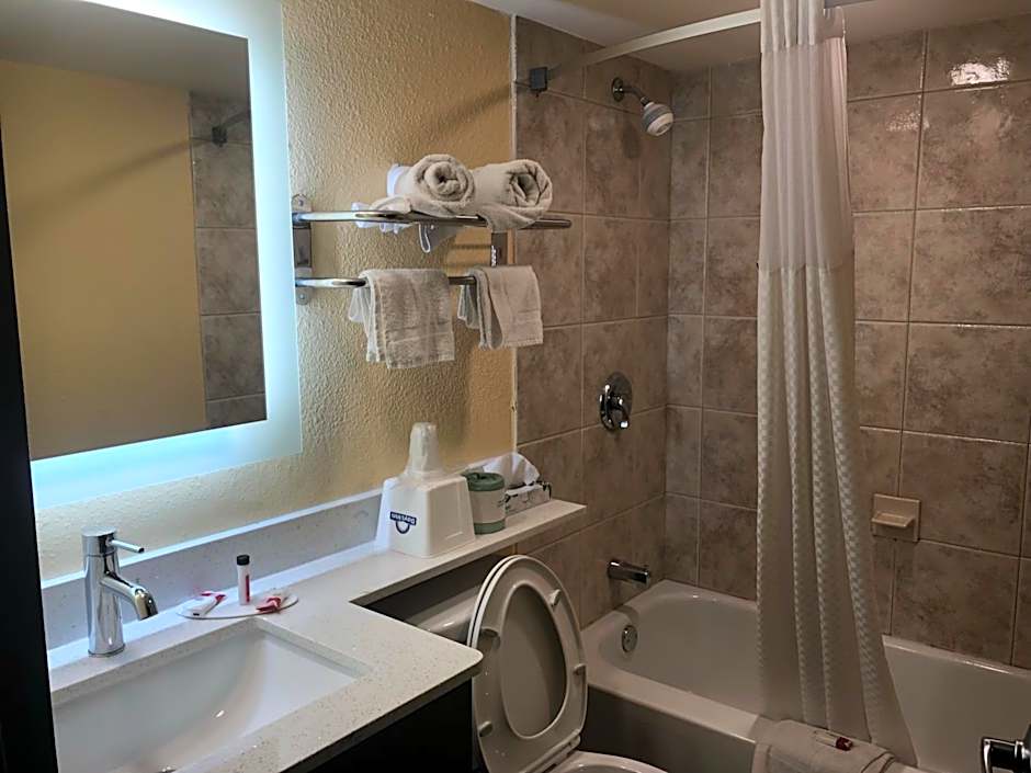 Days Inn by Wyndham Grove City Columbus South