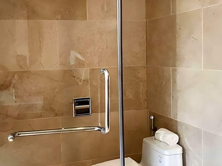 Aaron Riverview Hotel