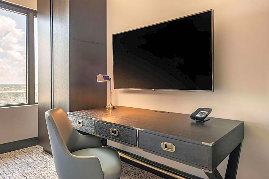 Cambria Hotel Houston Downtown Convention Center