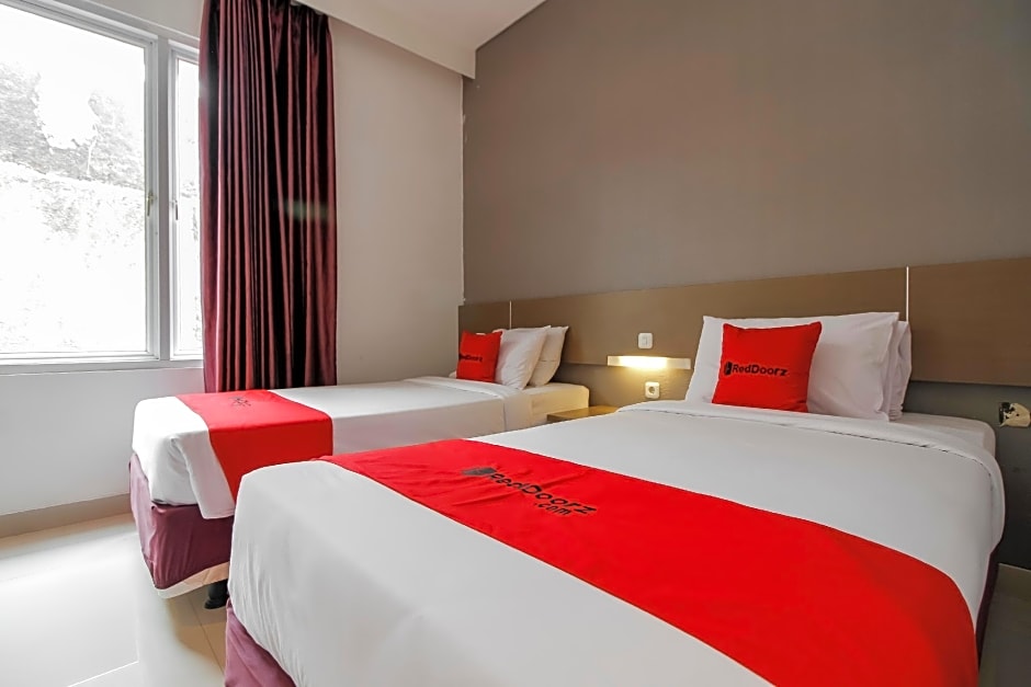 RedDoorz near Goa Sunyaragi