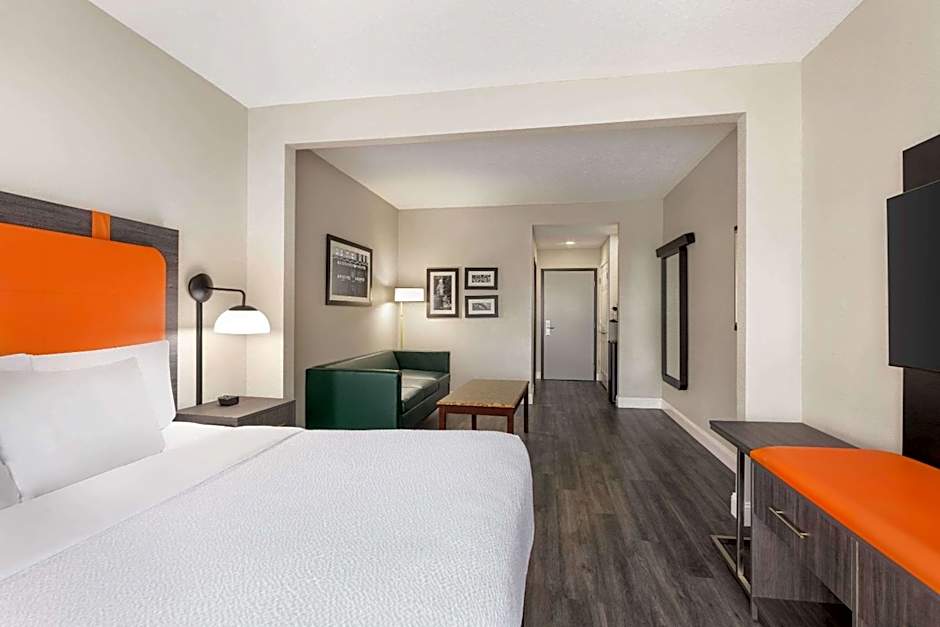 La Quinta Inn & Suites by Wyndham Mt. Laurel - Philadelphia