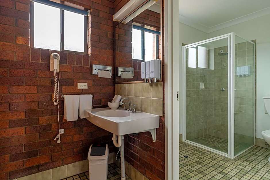 Country Pathfinder Motor Inn