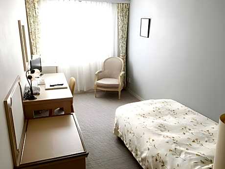 Single Room (Female Only) - Non-Smoking
