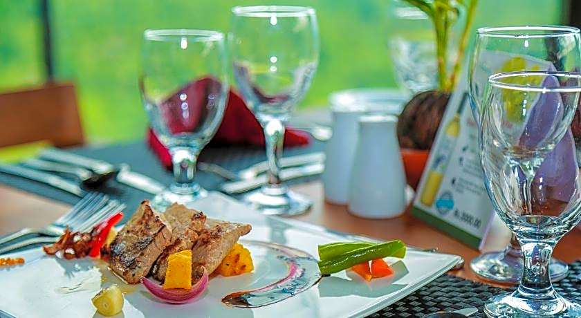 Oak Ray Hotel - Tea Bush Ramboda