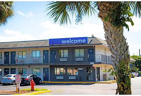 Motel 6 Lantana/West Palm Beach, FL