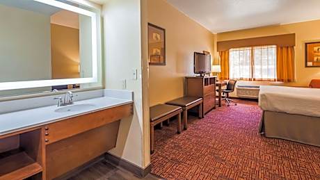 1 KING BED,NSMK,SOFBD,2TV,REFRIG,HISPD,FULL BREAKFAST