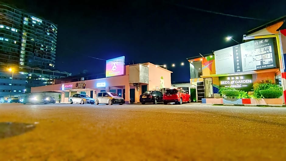 Beds In Garden Hostel