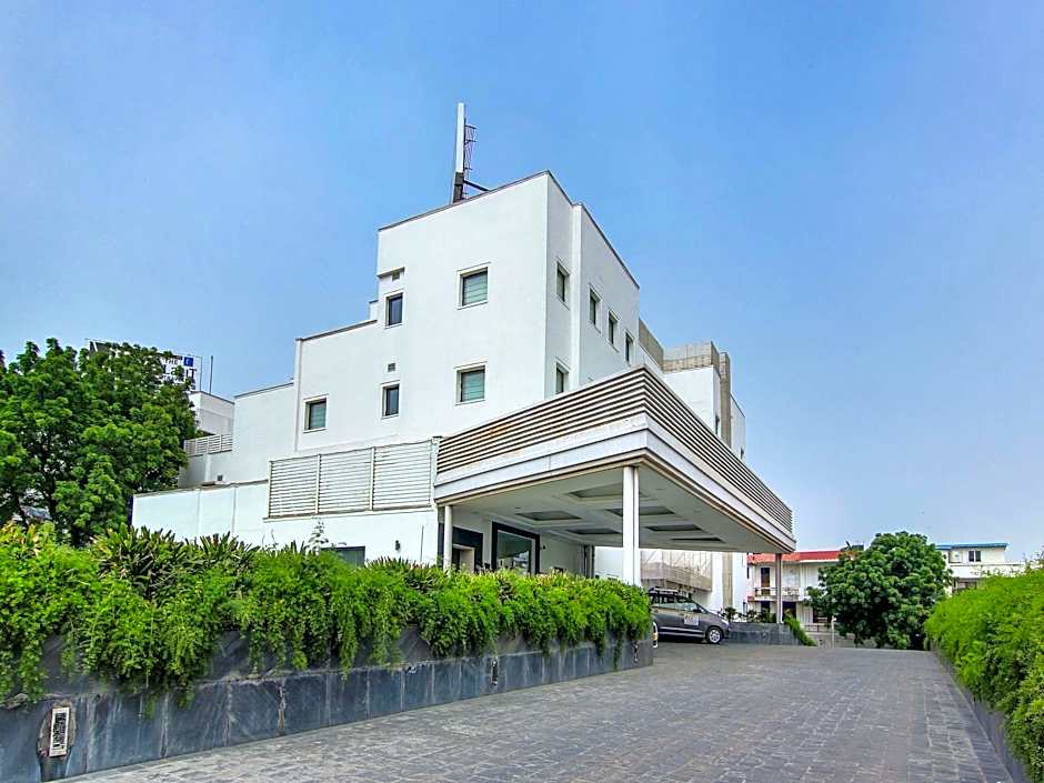 Vibe By The Lalit Traveller