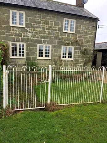 Dewberry Cottage Bed and Breakfast