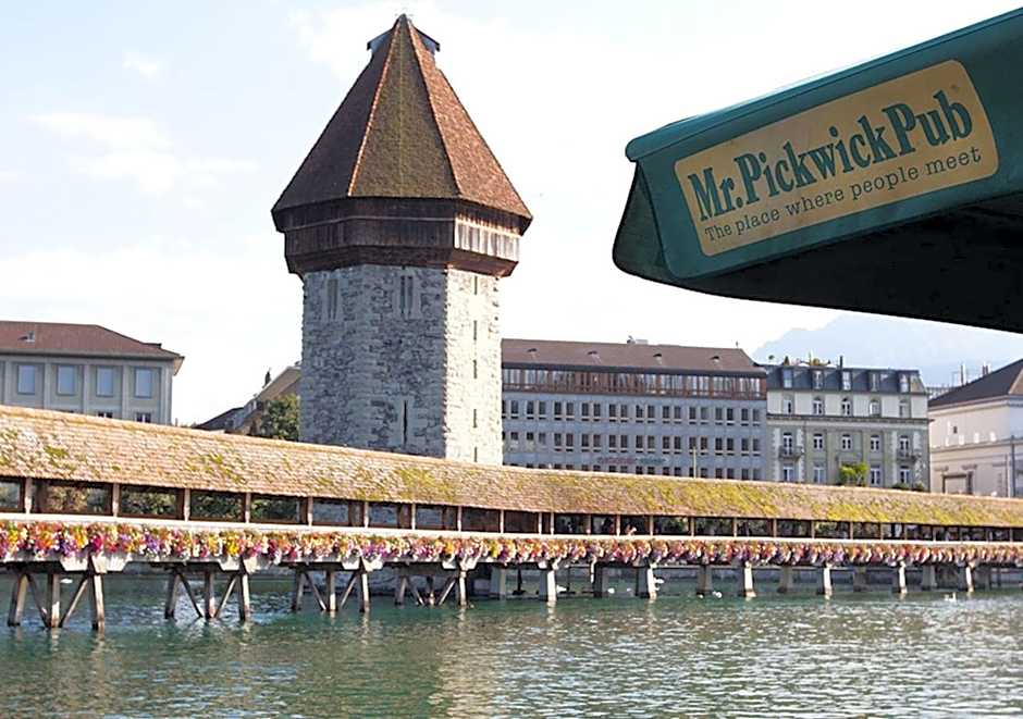 Hotel Pickwick and Pub "the room with a view"