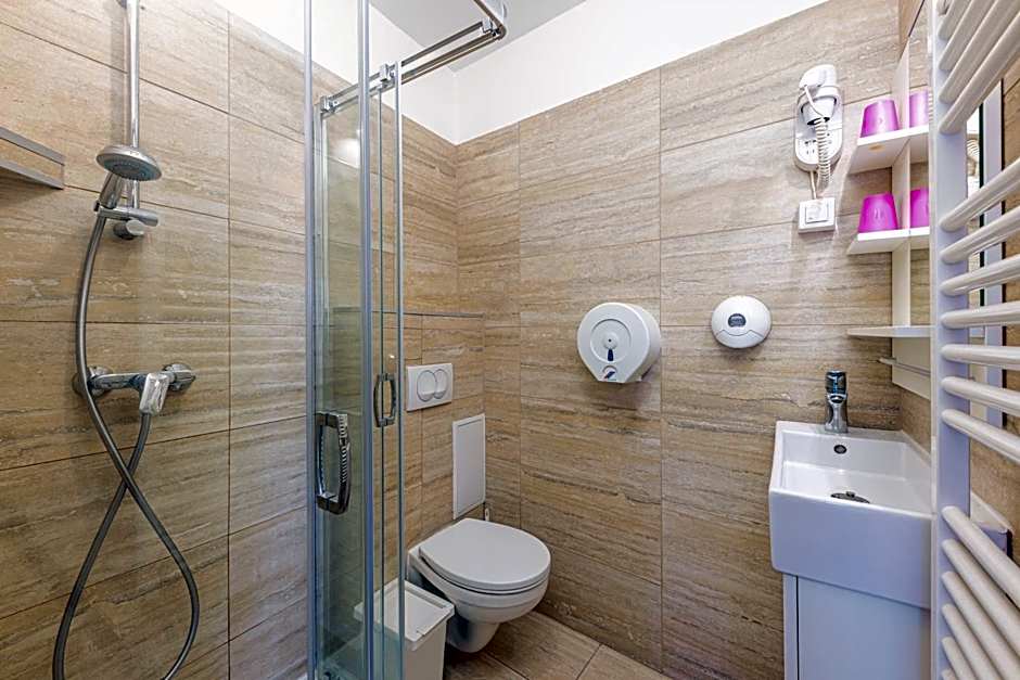 Amber Gardenview Studios Downtown