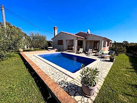 Villa van steen Mirela