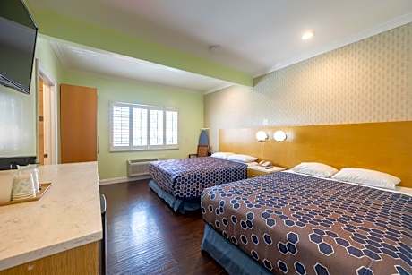 Deluxe Queen Room with Two Queen Beds