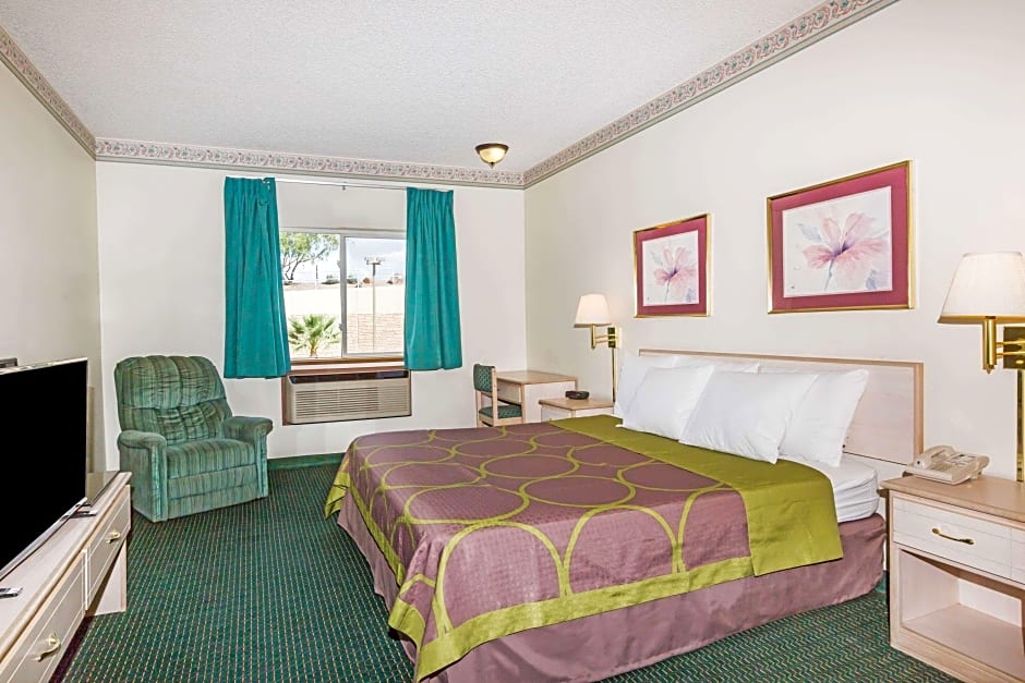 Photo 1 of 1 of 1 King Bed, Smoking