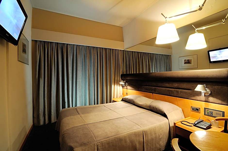 Maniatis Hotel