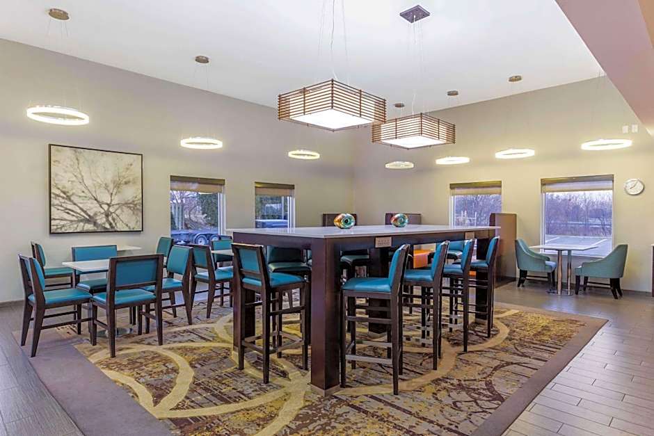 La Quinta Inn & Suites by Wyndham Rockford