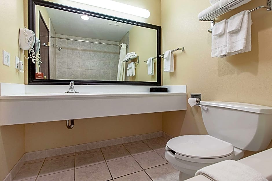 Quality Inn & Suites Lincoln North