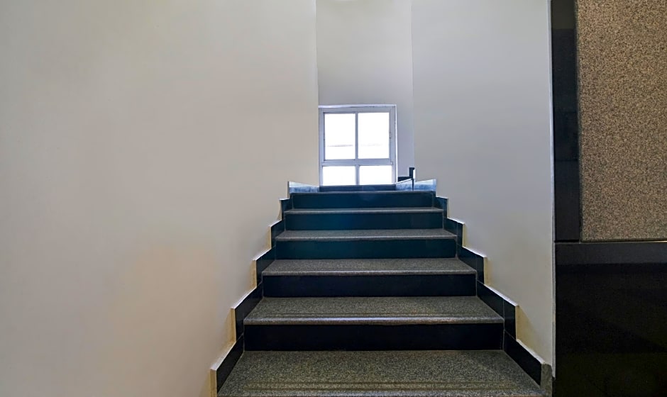 Itsy Hotels N Square