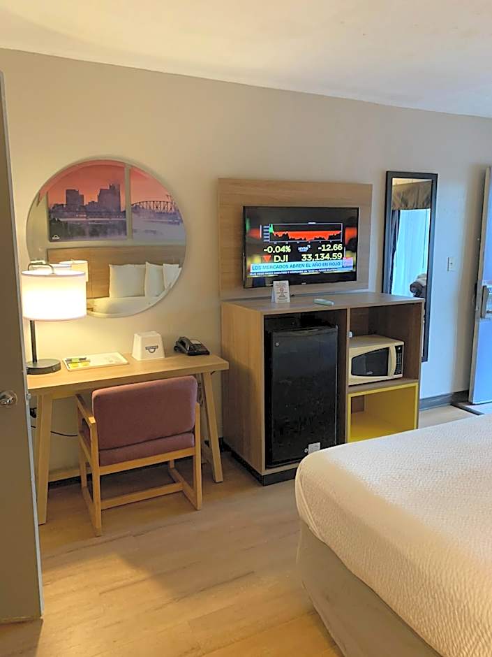 Days Inn by Wyndham Louisville Airport Fair and Expo Center