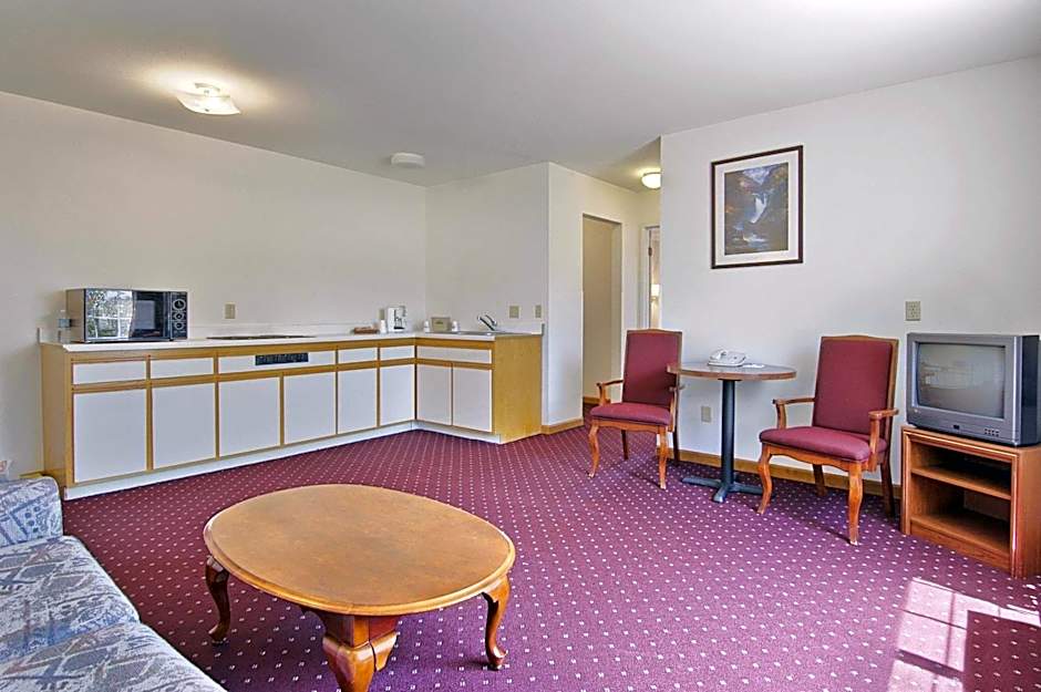 Days Inn & Suites by Wyndham Lolo