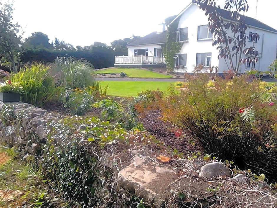 The Waterfront House Country Home