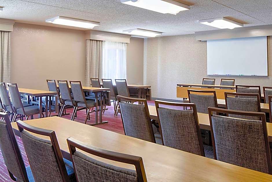 Courtyard by Marriott Dallas Arlington/Entertainment District