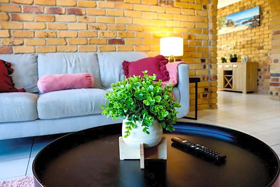 Kennedy Drive Boutique Motel & Nursery- Close To City Centre & Airport