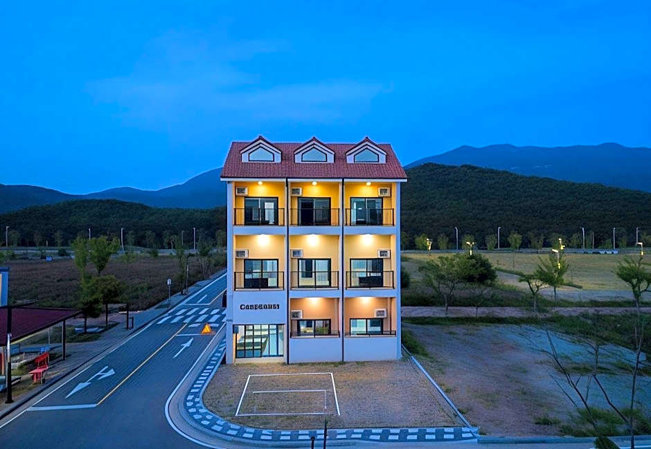 CozyCove Boutique Hotel