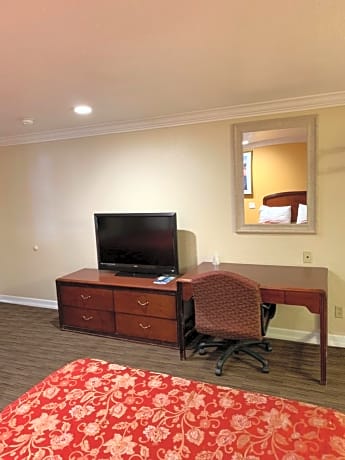 Queen Room - Non-Smoking