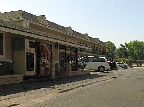 Walnut Inn & Suites West Covina