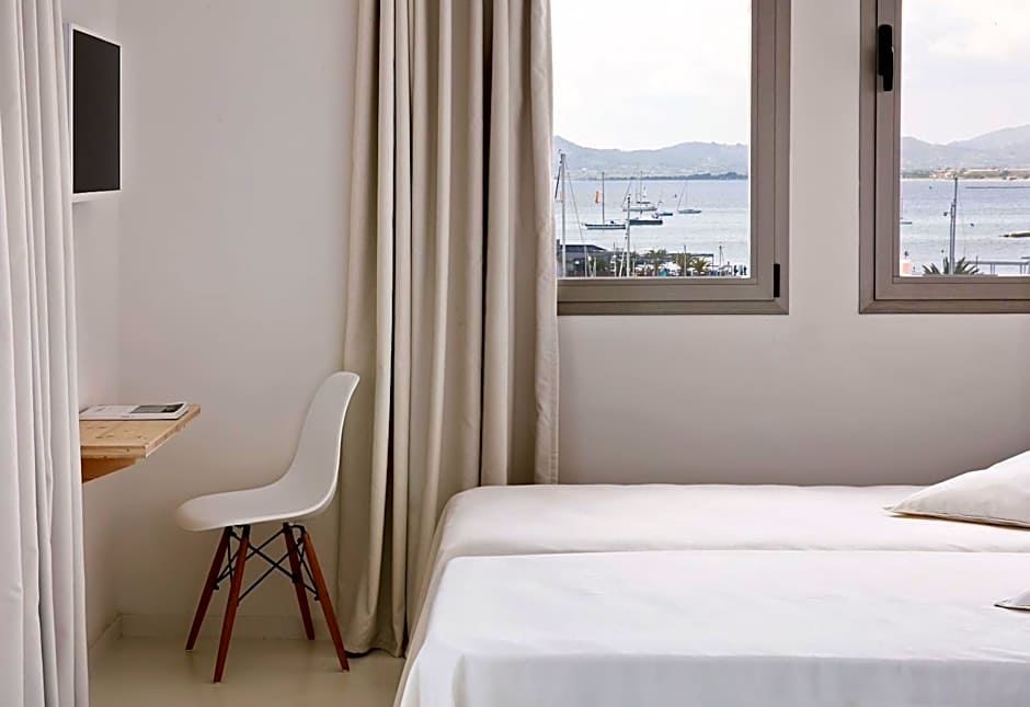 Photo 1 of 9 of Deluxe, Sea View