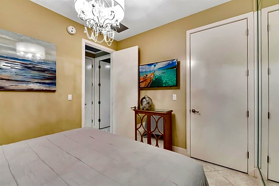 XL Terrace, Lazy River, I-O Pools, Game Room, Spa, Beach, Luxury 2-2 Penthouse!
