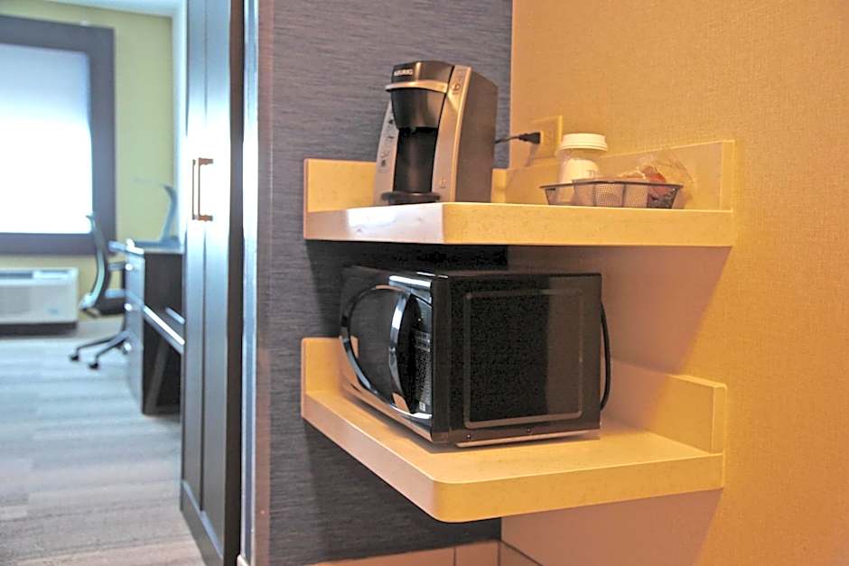 Holiday Inn Express & Suites Oswego By IHG