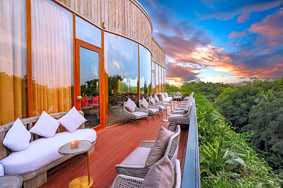 An Lam Retreats Saigon River