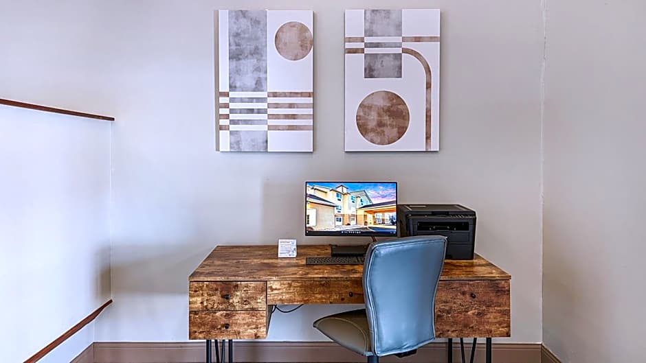 Estherville Hotel & Suites