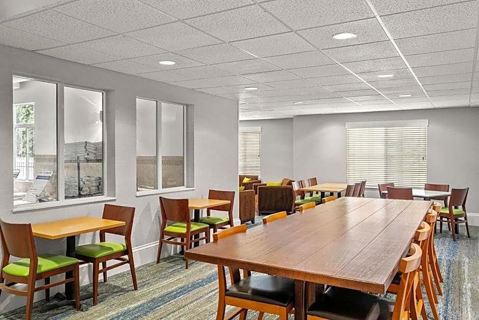 Holiday Inn Express & Suites New Buffalo, MI By IHG