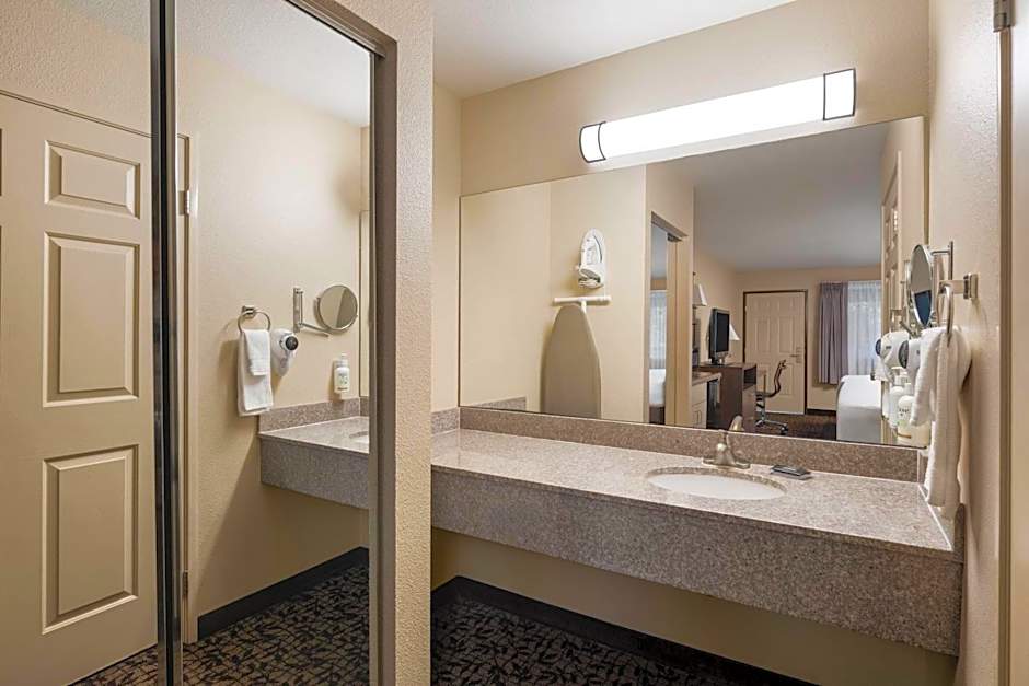 Hawthorn Suites by Wyndham Napa Valley