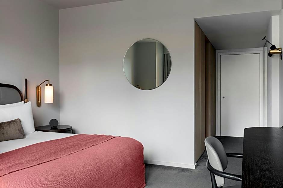 The Stratford, Autograph Collection