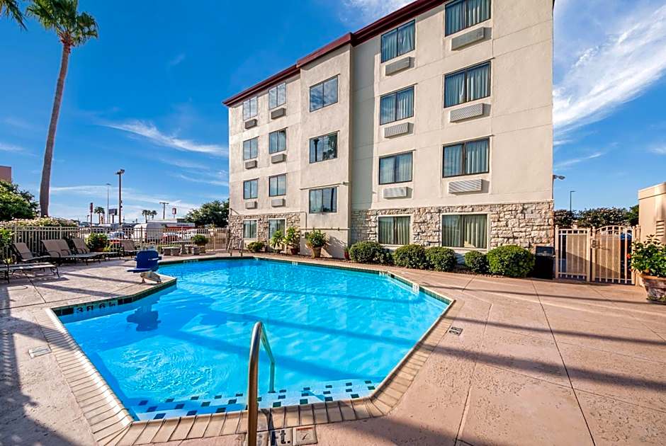 Red Roof Inn - Laredo