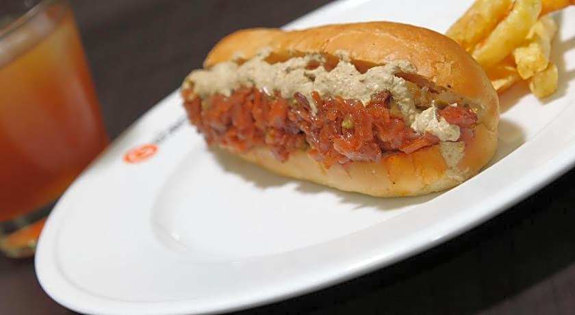 Richmond Hotel And Suites