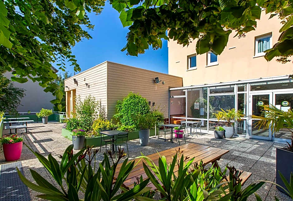 B&B HOTEL Chartres Centre Cathedrale 3 etoiles