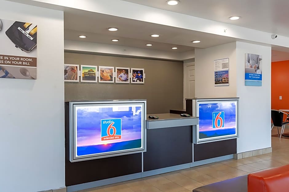 Studio 6-Bryan, TX - University Area