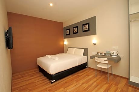Deluxe Queen Room