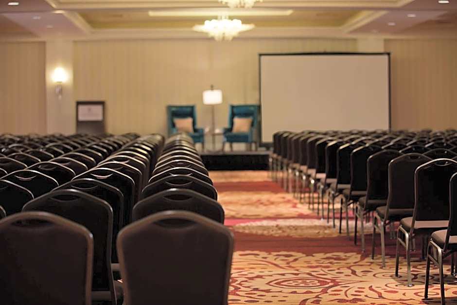 Renaissance by Marriott Newark Airport Hotel