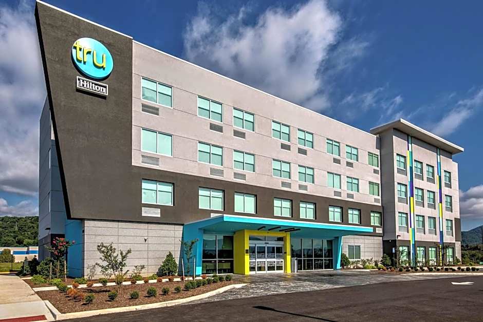 Tru by Hilton Roanoke Hollins, VA