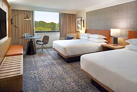 Traditional Room, 2 Queen Beds (Mobility/Hearing Accessible, Tub)