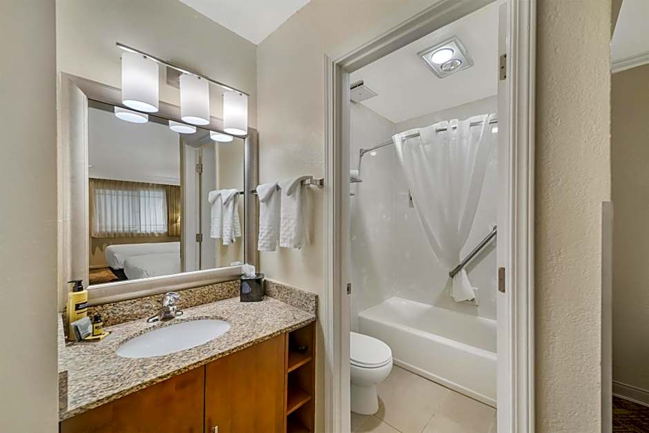 Best Western Plus Northwoods Inn