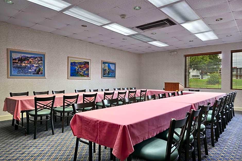 Days Inn by Wyndham Forrest City